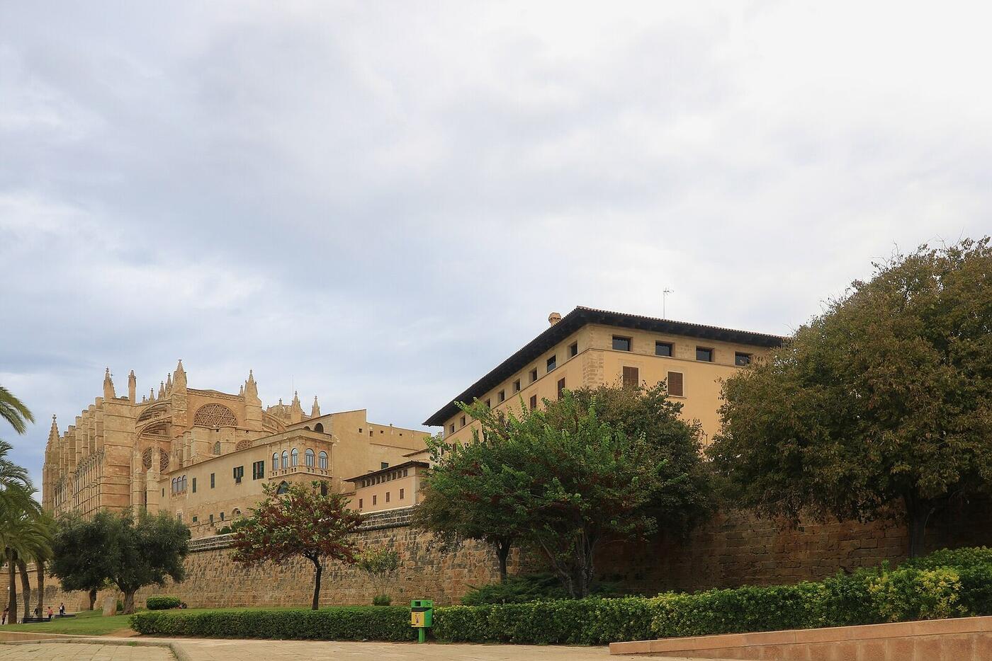 Kathedrale La Seu in Palma de Mallorca - gotische Aussenfassade